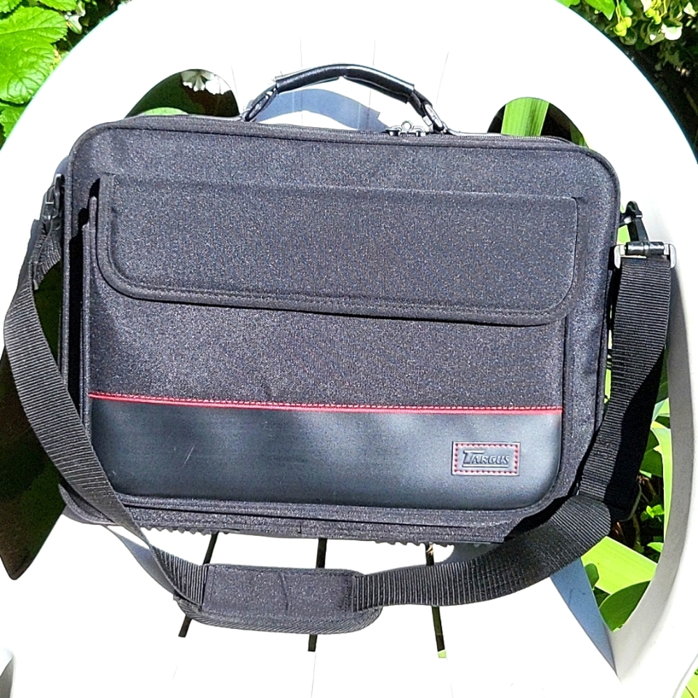 LIKE NEW Targus Laptop Bag, Black Canvas, Red Stitching Trim, Unisex, 15"x11"